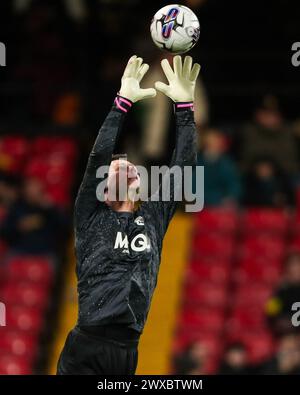 Le gardien Daniel Bachmann de Watford s'échauffe avant le coup d'envoi lors du match du Watford FC vs Leeds United FC Sky Bet EFL Championship à Vicarage Road, Watford, Angleterre, Royaume-Uni le 29 mars 2024 Credit : Every second Media/Alamy Live News Banque D'Images