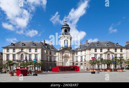 Rennes, France - juillet 30 2017 : L'hôtel de ville de Rennes (en français : Hôtel de ville de Rennes) a été construit de 1734 à 1743 par Jacques V Gabriel à la suite de l'ouvrage Banque D'Images