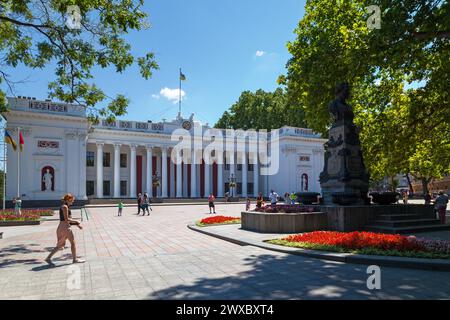 Odessa, Ukraine - 01 juillet 2018 : Monument à Alexandre Pouchkine en face de l'Hôtel de ville d'Odessa. Banque D'Images