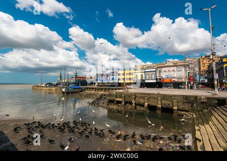 Belem, Brésil - 24 décembre 2023 : Port of Ver o Peso Market. C'est le plus ancien marché public pour les produits d'Amazon et est un site historique. Banque D'Images