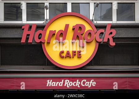 Détail du logo emblématique du Hard Rock Cafe. La chaîne de restaurants sur le thème du rock and roll a été fondée à Londres et a ouvert ses portes en 1971. Banque D'Images