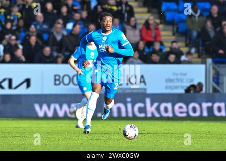 Emmanuel Fernandez (20 Peterborough United) se lance lors du match de Sky Bet League 1 entre Peterborough et Carlisle United à London Road, Peterborough le vendredi 29 mars 2024. (Photo : Kevin Hodgson | mi News) crédit : MI News & Sport /Alamy Live News Banque D'Images