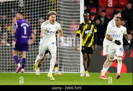 Mateo Joseph de Leeds United (à gauche) célèbre avoir marqué le deuxième but de son équipe lors du Sky Bet Championship match à Vicarage Road, Watford. Date de la photo : vendredi 29 mars 2024. Banque D'Images