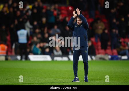 WATFORD, Royaume-Uni - 29 mars 2024 : Tom Cleverley, entraîneur-chef intérimaire de Watford, applaudit les fans après le match de championnat EFL entre Watford FC et Leeds United à Vicarage Road (crédit : Craig Mercer/ Alamy Live News) Banque D'Images