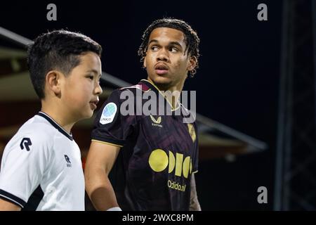 VELSEN, 29-03-2024, 711 Stadion. Football néerlandais, Keuken Kampioen Divisie, KKD, saison 2023/2024. Jong FC Utrecht joueur Lynden Edhart avant le match Telstar - Jong FC Utrecht. Crédit : Pro Shots/Alamy Live News Banque D'Images