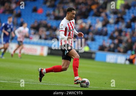 Cardiff, Royaume-Uni. 29 mars 2024. Jobe Bellingham du Sunderland FC en action. EFL Skybet championnat match, Cardiff City v Sunderland au Cardiff City Stadium de Cardiff, pays de Galles, le vendredi Saint 29 mars 2024. Cette image ne peut être utilisée qu'à des fins éditoriales. Usage éditorial exclusif, photo par Andrew Orchard/Andrew Orchard photographie sportive/Alamy Live News crédit : Andrew Orchard photographie sportive/Alamy Live News Banque D'Images