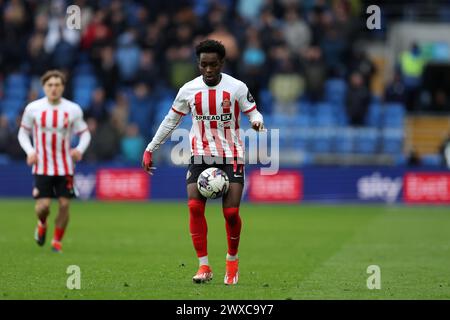 Cardiff, Royaume-Uni. 29 mars 2024. Abdoullah Ba du Sunderland FC en action. EFL Skybet championnat match, Cardiff City v Sunderland au Cardiff City Stadium de Cardiff, pays de Galles, le vendredi Saint 29 mars 2024. Cette image ne peut être utilisée qu'à des fins éditoriales. Usage éditorial exclusif, photo par Andrew Orchard/Andrew Orchard photographie sportive/Alamy Live News crédit : Andrew Orchard photographie sportive/Alamy Live News Banque D'Images