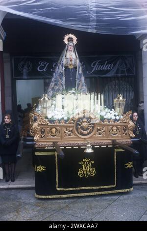 Avilés, Espagne, 29 mars 2024 : L'image de la Vierge Marie pendant le vendredi Saint à Avilés, le 29 mars 2024, à Avilés, Espagne. Crédit : Alberto Brevers / Alamy Live News. Banque D'Images