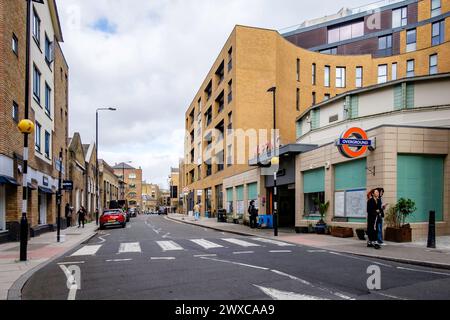 Wapping High Street et London Overground station, Wapping, East London, Royaume-Uni Banque D'Images