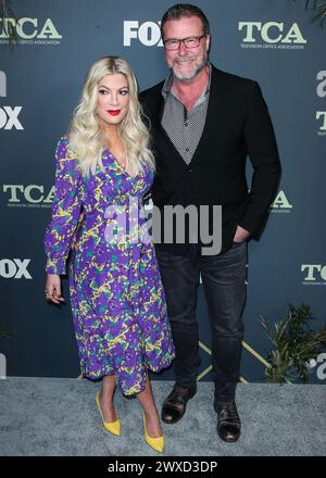 (DOSSIER) Tori Spelling dossiers pour divorce de Dean McDermott après 18 ans de mariage. Orthographe cite des 'différences irréconciliables' pour le divorce dans sa requête, déposée le vendredi 29 mars 2024 à la Cour supérieure de Los Angeles. PASADENA, LOS ANGELES, CALIFORNIE, États-Unis - 06 FÉVRIER : L'actrice et auteure américaine Tori Spelling et son mari/acteur canadien Dean McDermott arrivent à la FOX Winter TCA 2019 All-Star Party qui s'est tenue à la Fig House le 6 février 2019 à Pasadena, Los Angeles, Californie, États-Unis. (Photo de Xavier Collin/image Press Agency) Banque D'Images