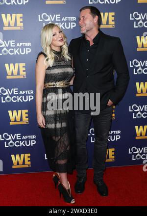 (DOSSIER) Tori Spelling dossiers pour divorce de Dean McDermott après 18 ans de mariage. Orthographe cite des 'différences irréconciliables' pour le divorce dans sa requête, déposée le vendredi 29 mars 2024 à la Cour supérieure de Los Angeles. BEVERLY HILLS, LOS ANGELES, CALIFORNIE, États-Unis - 11 DÉCEMBRE : L'actrice et auteure américaine Tori Spelling et son mari/acteur canadien Dean McDermott arrivent sur le site de WE tv Real Love: Relationship Reality TV's Past, present and future Event s'est tenu au Paley Center for Media le 11 décembre 2018 à Beverly Hills, Los Angeles, Californie, États-Unis. (Photo de David Acosta/image P Banque D'Images