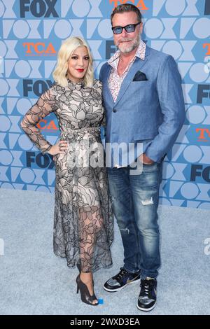 (DOSSIER) Tori Spelling dossiers pour divorce de Dean McDermott après 18 ans de mariage. Orthographe cite des 'différences irréconciliables' pour le divorce dans sa requête, déposée le vendredi 29 mars 2024 à la Cour supérieure de Los Angeles. LOS ANGELES, CALIFORNIE, États-Unis - 07 AOÛT : L'actrice et auteure américaine Tori Spelling et son mari/acteur canadien Dean McDermott arrivent à la FOX Summer TCA 2019 All-Star Party qui se tient aux Fox Studios le 7 août 2019 à Los Angeles, Californie, États-Unis. (Photo de Xavier Collin/image Press Agency) Banque D'Images