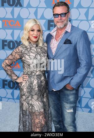 (DOSSIER) Tori Spelling dossiers pour divorce de Dean McDermott après 18 ans de mariage. Orthographe cite des 'différences irréconciliables' pour le divorce dans sa requête, déposée le vendredi 29 mars 2024 à la Cour supérieure de Los Angeles. LOS ANGELES, CALIFORNIE, États-Unis - 07 AOÛT : L'actrice et auteure américaine Tori Spelling et son mari/acteur canadien Dean McDermott arrivent à la FOX Summer TCA 2019 All-Star Party qui se tient aux Fox Studios le 7 août 2019 à Los Angeles, Californie, États-Unis. (Photo de Xavier Collin/image Press Agency) Banque D'Images