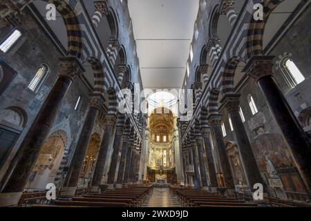 GÊNES, ITALIE, 23 MAI 2023 - intérieur de la cathédrale de San Lorenzo dans le centre historique de Gênes, Italie Banque D'Images