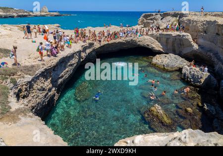 MELENDUGNO, ITALIE, 13 JUILLET 2022 - la grotte de la poésie à Roca Vecchia, province de Lecce, Pouilles, Italie Banque D'Images