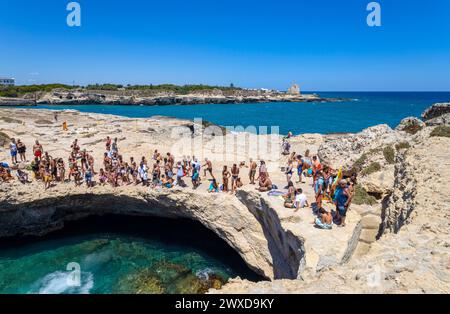 MELENDUGNO, ITALIE, 13 JUILLET 2022 - la grotte de la poésie à Roca Vecchia, province de Lecce, Pouilles, Italie Banque D'Images