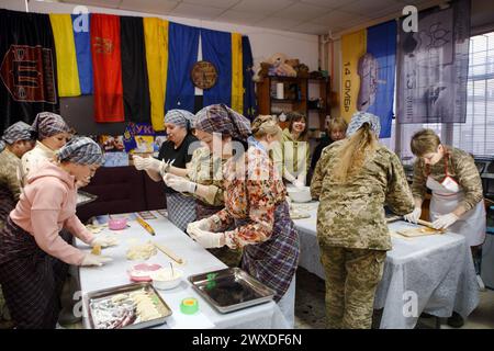 Non exclusif : UZHHOROD, UKRAINE - 28 MARS 2024 - les employés du Centre territorial régional de recrutement et de soutien social de Zakarpattia se sont joints Banque D'Images