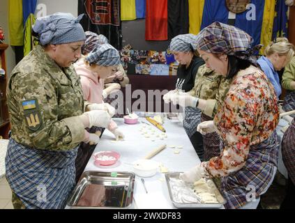 Non exclusif : UZHHOROD, UKRAINE - 28 MARS 2024 - les employés du Centre territorial régional de recrutement et de soutien social de Zakarpattia se sont joints Banque D'Images