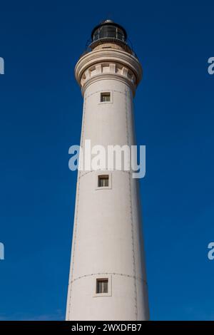 La tour blanche du phare de San Vito lo Capo. Banque D'Images