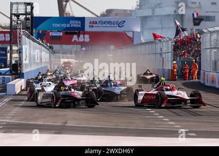 Tokyo, Japon. 30 mars 2024. Les pilotes débutent lors du Championnat du monde FIA de formule E Tokyo E E E E E E E-Prix à Tokyo, au Japon, le 30 mars 2024. Crédit : Qian Jun/Xinhua/Alamy Live News Banque D'Images