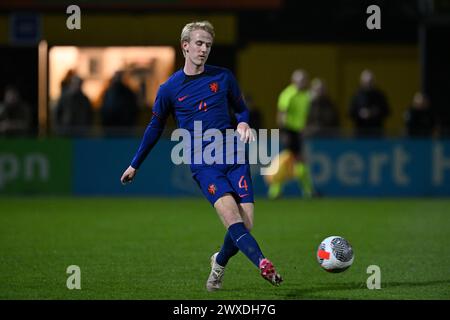 Veendam, pays-Bas. 26 mars 2024. Thijmen Blokzijl (4), des pays-Bas, photographié lors d'un match de football opposant les équipes nationales de Belgique et des pays-Bas de moins de 19 ans le jour 3 dans le groupe 2 de la manche élite de l'UEFA des moins de 19 ans, jeudi 26 mars 2024 à Veendam, pays-Bas . Crédit : Sportpix/Alamy Live News Banque D'Images