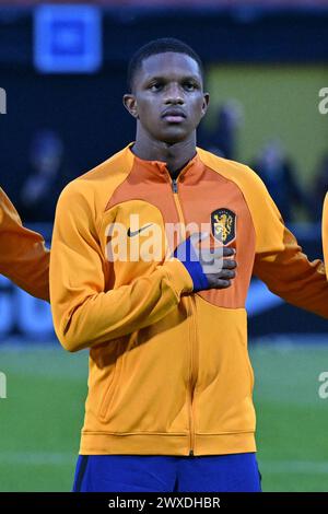 Veendam, pays-Bas. 26 mars 2024. Givairo Read (2) des pays-Bas photographié lors d'un match de football entre les équipes nationales de Belgique et des pays-Bas de moins de 19 ans le jour 3 dans le groupe 2 de la manche élite de l'UEFA des moins de 19 ans le jeudi 26 mars 2024 à Veendam, pays-Bas . Crédit : Sportpix/Alamy Live News Banque D'Images