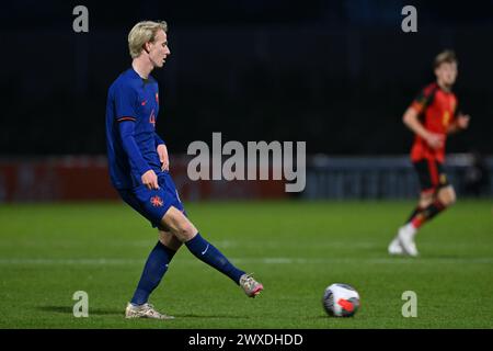 Veendam, pays-Bas. 26 mars 2024. Thijmen Blokzijl (4), des pays-Bas, photographié lors d'un match de football opposant les équipes nationales de Belgique et des pays-Bas de moins de 19 ans le jour 3 dans le groupe 2 de la manche élite de l'UEFA des moins de 19 ans, jeudi 26 mars 2024 à Veendam, pays-Bas . Crédit : Sportpix/Alamy Live News Banque D'Images