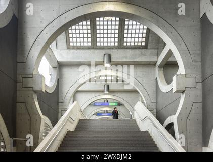 Gare d'Uji, branche de Keihan, Kyoto, conçue par Hiroyuki Wakabayashi dans un style concret moderniste brutaliste Banque D'Images