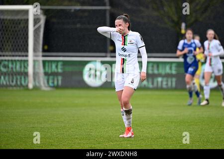 Oostakker, Belgique. 30 mars 2024. Marie Detruyer (8) de l'OHL photographiée lors d'un match de football féminin entre KAA Gent et OH Leuven le 2ème jour de PO1 de la saison 2023-2024 de la Super Ligue belge des femmes du loto, le samedi 24 mars 2024 à Oostakker, BELGIQUE . Crédit : Sportpix/Alamy Live News Banque D'Images