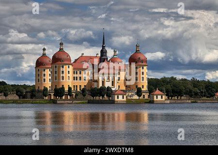 Château de conte de fées Moritzburg près de Dresde en saxe Banque D'Images