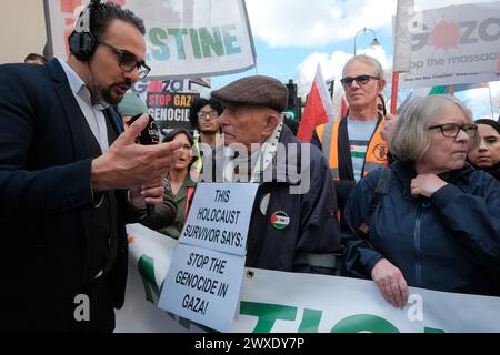 Londres, Angleterre, Royaume-Uni. 30 mars 2024. En signe de solidarité pour la cause palestinienne, le SWP, le PSC et leurs ramifications organisent une Marche nationale pour la Palestine, appelant à un cessez-le-feu permanent. La marche, qui commence à Russell Square, se termine par un rassemblement à Trafalgar Square. (Crédit image : © Joao Daniel Pereira/ZUMA Press Wire) USAGE ÉDITORIAL SEULEMENT! Non destiné à UN USAGE commercial ! Banque D'Images