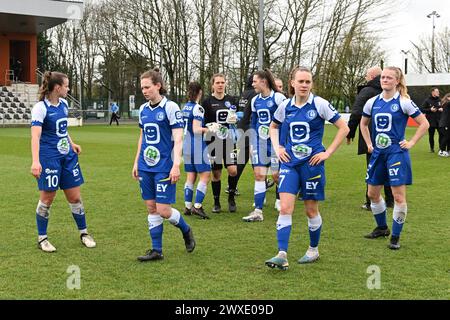 Oostakker, Belgique. 30 mars 2024. Les joueuses de Gent regardent déçues après un match de football féminin entre KAA Gent et OH Leuven le 2ème jour de PO1 dans la saison 2023-2024 de la Super League belge Lotto Womens, le samedi 24 mars 2024 à Oostakker, BELGIQUE . Crédit : Sportpix/Alamy Live News Banque D'Images