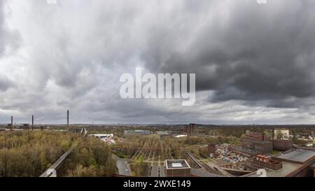 Panoramique aérien, vue d'en haut de la mine de charbon et de la cokerie Zeche Zollverein, site du patrimoine mondial de l'UNESCO, région de la Ruhr, Allemagne Banque D'Images