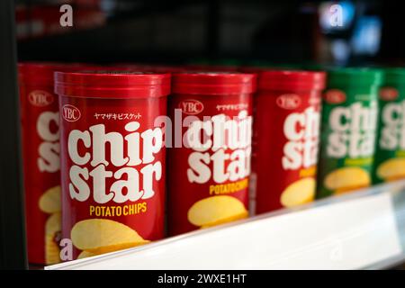 Chips de pommes de terre Chip Star dans un plateau d'épicerie au Japon Banque D'Images