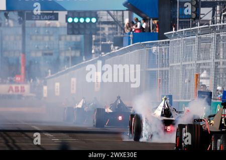 Départ, départ, lors de l'ePrix de Tokyo 2024, 4ème meeting du Championnat du monde ABB FIA Formula E 2023-24, sur le Tokyo Street circuit du 28 au 30 mars 2024 à Tokyo, Japon - photo Frédéric le Floc'h / DPPI Banque D'Images