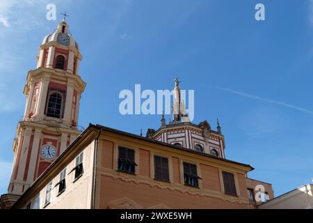 Clocher et dôme de la basilique de STS. Gervasius et Protasius à Rapallo. Ligurie, Italie Banque D'Images