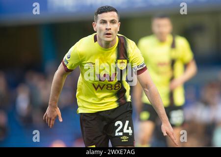 Londres, Royaume-Uni. 30 mars 2024. Josh Cullen de Burnley lors du match de premier League entre Chelsea et Burnley à Stamford Bridge, Londres, Angleterre le 30 mars 2024. Photo de Salvio Calabrese. Utilisation éditoriale uniquement, licence requise pour une utilisation commerciale. Aucune utilisation dans les Paris, les jeux ou les publications d'un club/ligue/joueur. Crédit : UK Sports pics Ltd/Alamy Live News Banque D'Images