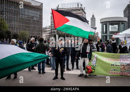 Milan, Italie. 30 mars 2024. Manifestazione per la Palestina in Piazza Duca d'AostaMilano, Italia - Cronaca Sabato, 30 Marzo, 2024. (Foto di Marco Ottico/Lapresse) manifestation pour la Palestine sur la Piazza Duca d'Aosta Milan, Italie - Actualités samedi 30 mars 2024. (Photo de Marco Ottico/Lapresse) crédit : LaPresse/Alamy Live News Banque D'Images