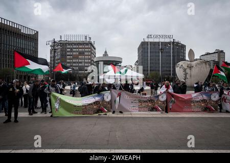 Milan, Italie. 30 mars 2024. Manifestazione per la Palestina in Piazza Duca d'AostaMilano, Italia - Cronaca Sabato, 30 Marzo, 2024. (Foto di Marco Ottico/Lapresse) manifestation pour la Palestine sur la Piazza Duca d'Aosta Milan, Italie - Actualités samedi 30 mars 2024. (Photo de Marco Ottico/Lapresse) crédit : LaPresse/Alamy Live News Banque D'Images