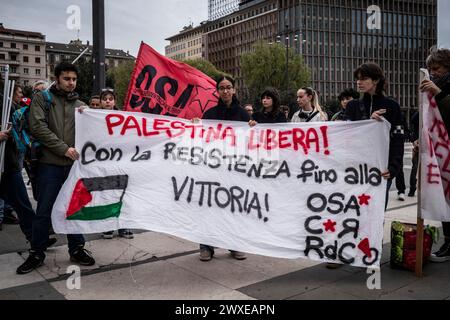 Milan, Italie. 30 mars 2024. Manifestazione per la Palestina in Piazza Duca d'AostaMilano, Italia - Cronaca Sabato, 30 Marzo, 2024. (Foto di Marco Ottico/Lapresse) manifestation pour la Palestine sur la Piazza Duca d'Aosta Milan, Italie - Actualités samedi 30 mars 2024. (Photo de Marco Ottico/Lapresse) crédit : LaPresse/Alamy Live News Banque D'Images