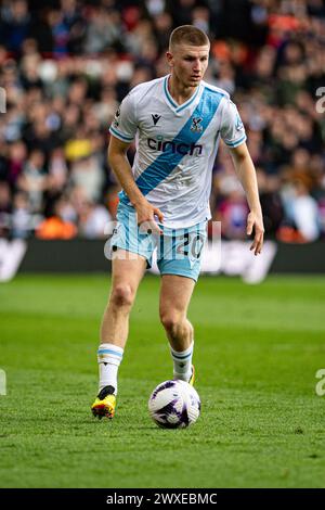 The City Ground, Nottingham, Royaume-Uni. 30 mars 2024. Premier League Football, Nottingham Forest contre Crystal Palace ; Adam Wharton de Crystal Palace sur le ballon crédit : action plus Sports/Alamy Live News Banque D'Images