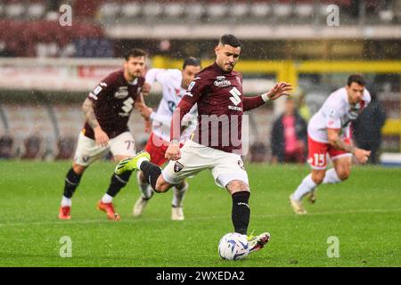 Turin, Italie. 30 mars 2024. Antonio Sanabria de Turin marque lors du match de Serie A entre Torino et Monza au Stadio Olimpico Grande Torino à Turin, dans le nord-ouest de l'Italie - samedi 30 mars 2024. Sport - Soccer . (Photo Alberto Gandolfo/LaPresse) crédit : LaPresse/Alamy Live News Banque D'Images