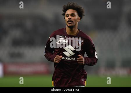 Turin, Italie. 30 mars 2024. Le Torino Valentino Lazaro regarde le match de football Serie A entre Torino et Monza au Stadio Olimpico Grande Torino à Turin, dans le nord-ouest de l'Italie - samedi 30 mars 2024. Sport - Soccer . (Photo Alberto Gandolfo/LaPresse) crédit : LaPresse/Alamy Live News Banque D'Images