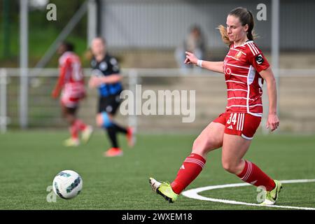Aalter, Belgique. 30 mars 2024. Lea Cordier (34) de Standard photographiée lors d'un match de football féminin entre le Club Brugge Dames YLA et Standard Femina de Liege le 2ème jour de match en play-off 1 de la saison 2023 - 2024 de la Super League belge du Lotto Womens, le samedi 30 mars 2024 à Aalter, BELGIQUE . Crédit : Sportpix/Alamy Live News Banque D'Images