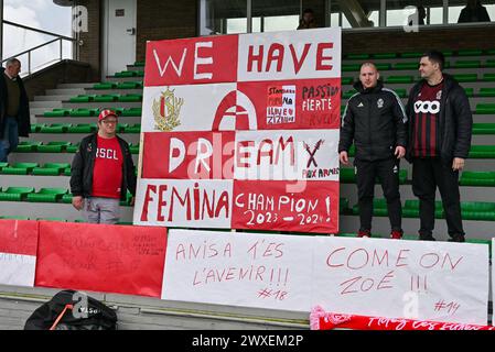 Aalter, Belgique. 30 mars 2024. Fans et supporters de Standard Femina photographiés lors d'un match de football féminin entre le Club Brugge Dames YLA et Standard Femina de Liege le 2ème jour de match en play-off 1 de la saison 2023 - 2024 de la Super League belge du Lotto Womens, le samedi 30 mars 2024 à Aalter, BELGIQUE . Crédit : Sportpix/Alamy Live News Banque D'Images