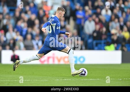 Londres, Royaume-Uni. 30 mars 2024. Cole Palmer (20 Chelsea) prend un penalty et marque lors du match de premier League entre Chelsea et Burnley à Stamford Bridge, Londres, samedi 30 mars 2024. (Photo : Kevin Hodgson | mi News) crédit : MI News & Sport /Alamy Live News Banque D'Images