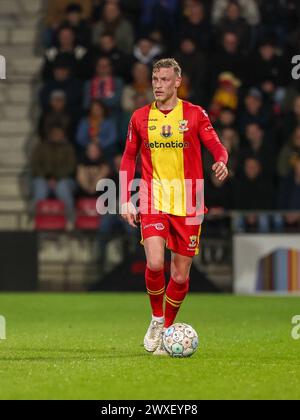 Deventer, pays-Bas. 30 mars 2024. DEVENTER, PAYS-BAS - MARS 30 : Joris Kramer de Go Ahead Eagles regarde lors du match néerlandais Eredivisie entre Go Ahead Eagles et Excelsior Rotterdam à de Adelaarshorst le 30 mars 2024 à Deventer, pays-Bas. (Photo de Henny Meyerink/BSR Agency) crédit : BSR Agency/Alamy Live News Banque D'Images