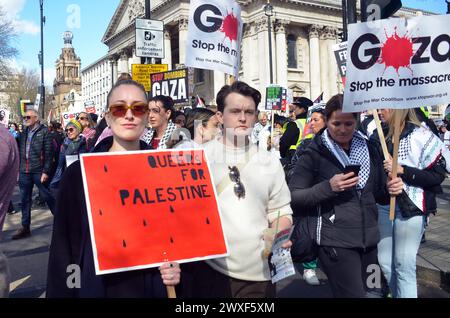 Londres, Royaume-Uni. 30 mars 2024. la marche pro-Palestine Londres appelant à un cessez-le-feu atteint Trafalgar Square. Crédit : JOHNNY ARMSTEAD/Alamy Live News Banque D'Images