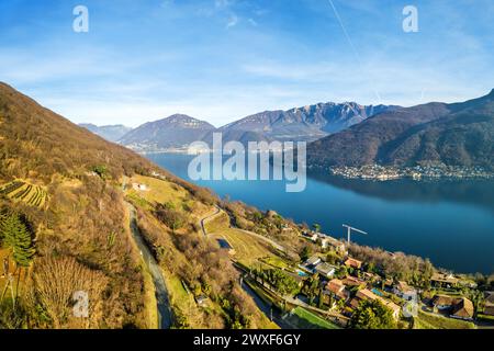 Lac de Lugano vu de Morcote - l'un des plus beaux villages de Suisse Banque D'Images