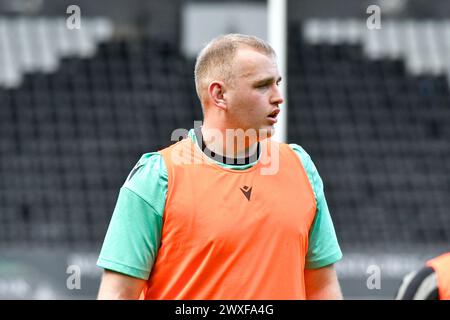 Swansea, pays de Galles. 30 mars 2024. Huw Sutton des Ospreys lors de l'échauffement avant le match de la 13e ronde de l'United Rugby Championship (URC) entre les Ospreys et les Emirates Lions au stade Swansea.com de Swansea, pays de Galles, Royaume-Uni, le 30 mars 2024. Crédit : Duncan Thomas/Majestic Media. Banque D'Images